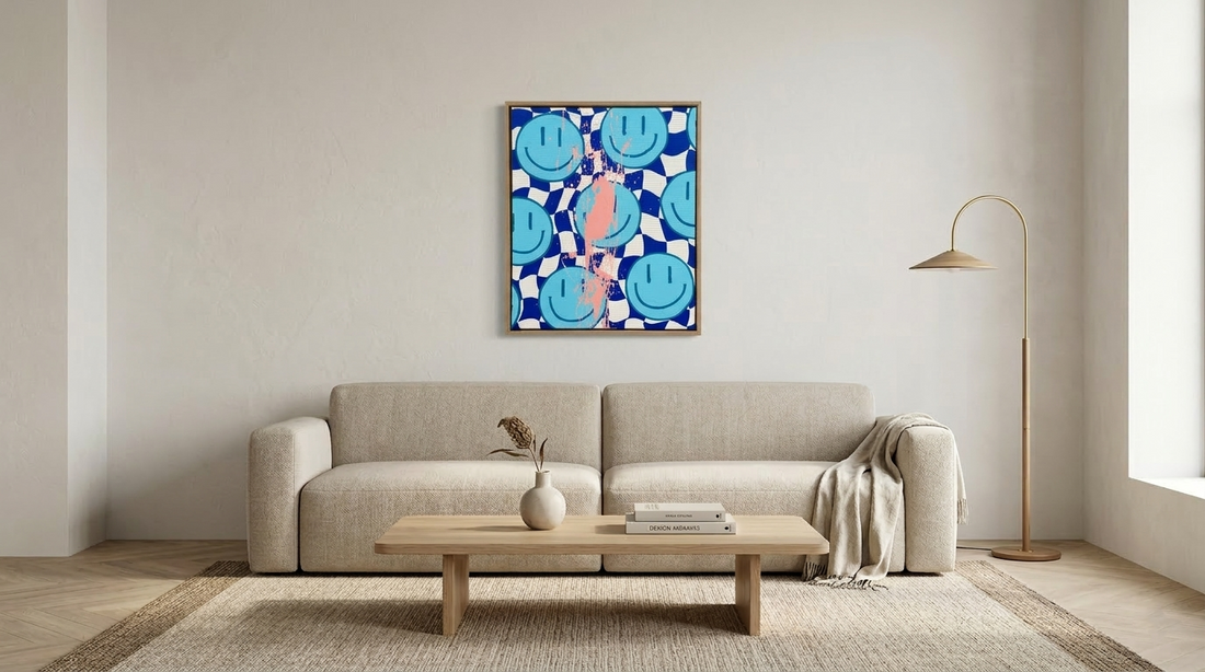 Bunte abstrakte Kunst im Wohnzimmer – farbiges Wandbild im modernen Interior