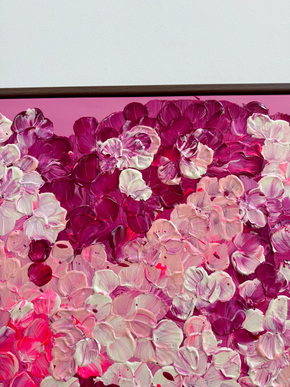 "FLORALS #24" - florales abstraktes Auftragskunstwerk in Pink- und Beerentönen (verkauft)