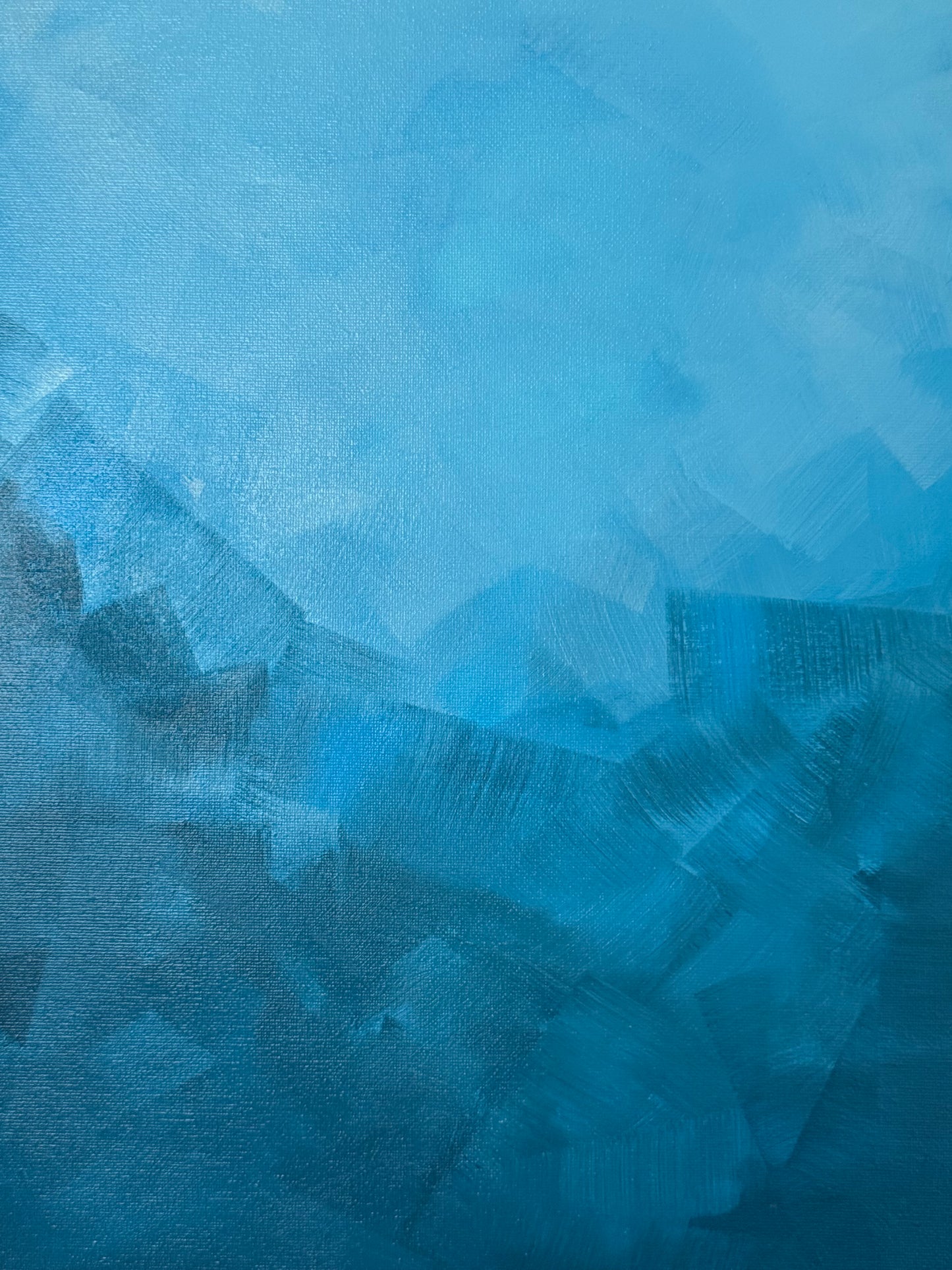 Detailaufnahme des abstrakten Acrylkunstwerks „BLUE“ mit überlagernden Blauschattierungen und feiner, glänzender Oberflächenstruktur.