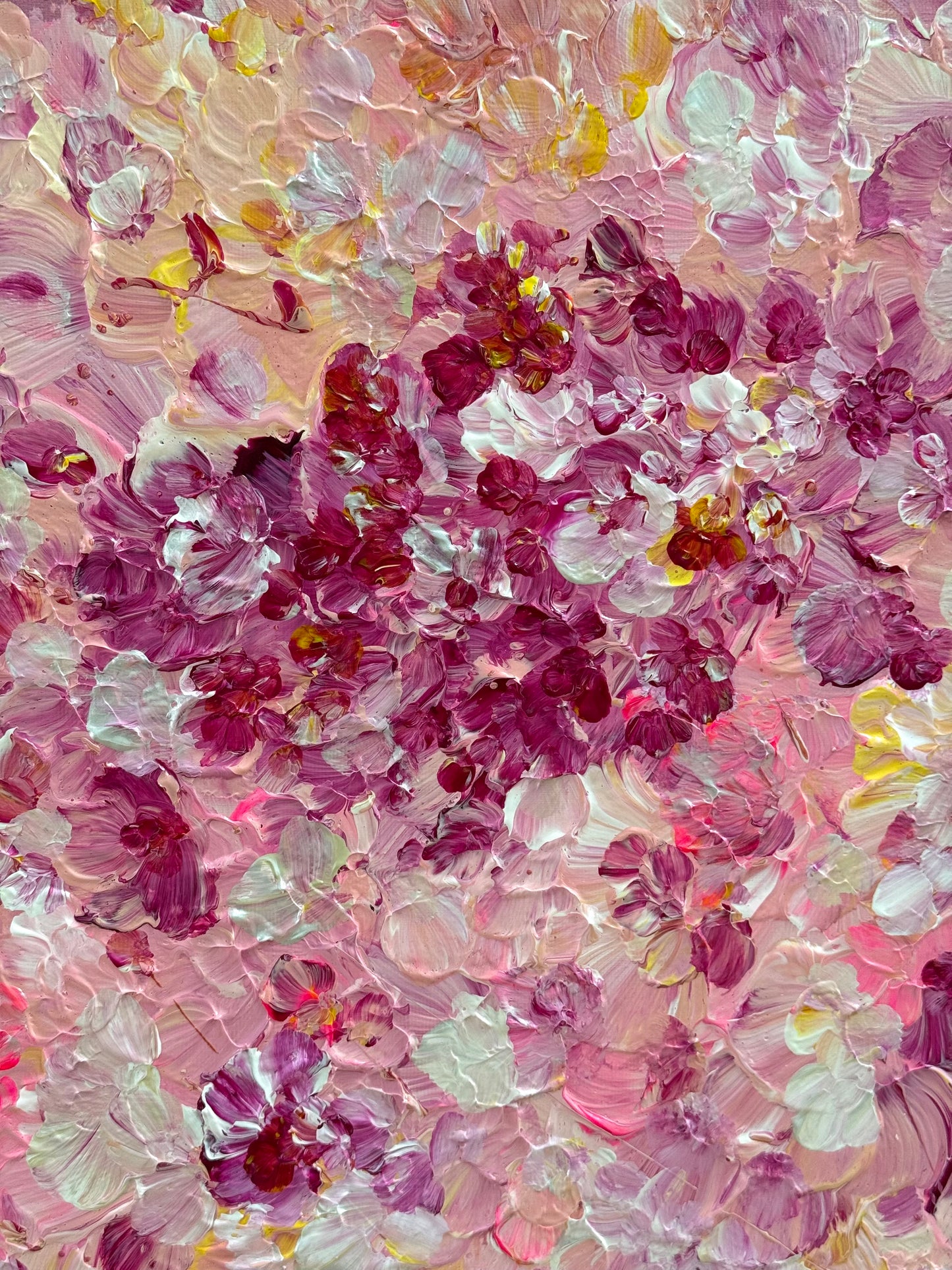 Detailaufnahme von FLORALS #13 mit sichtbarer Textur, florale Acrylstruktur in Rosa, Pink und Beere