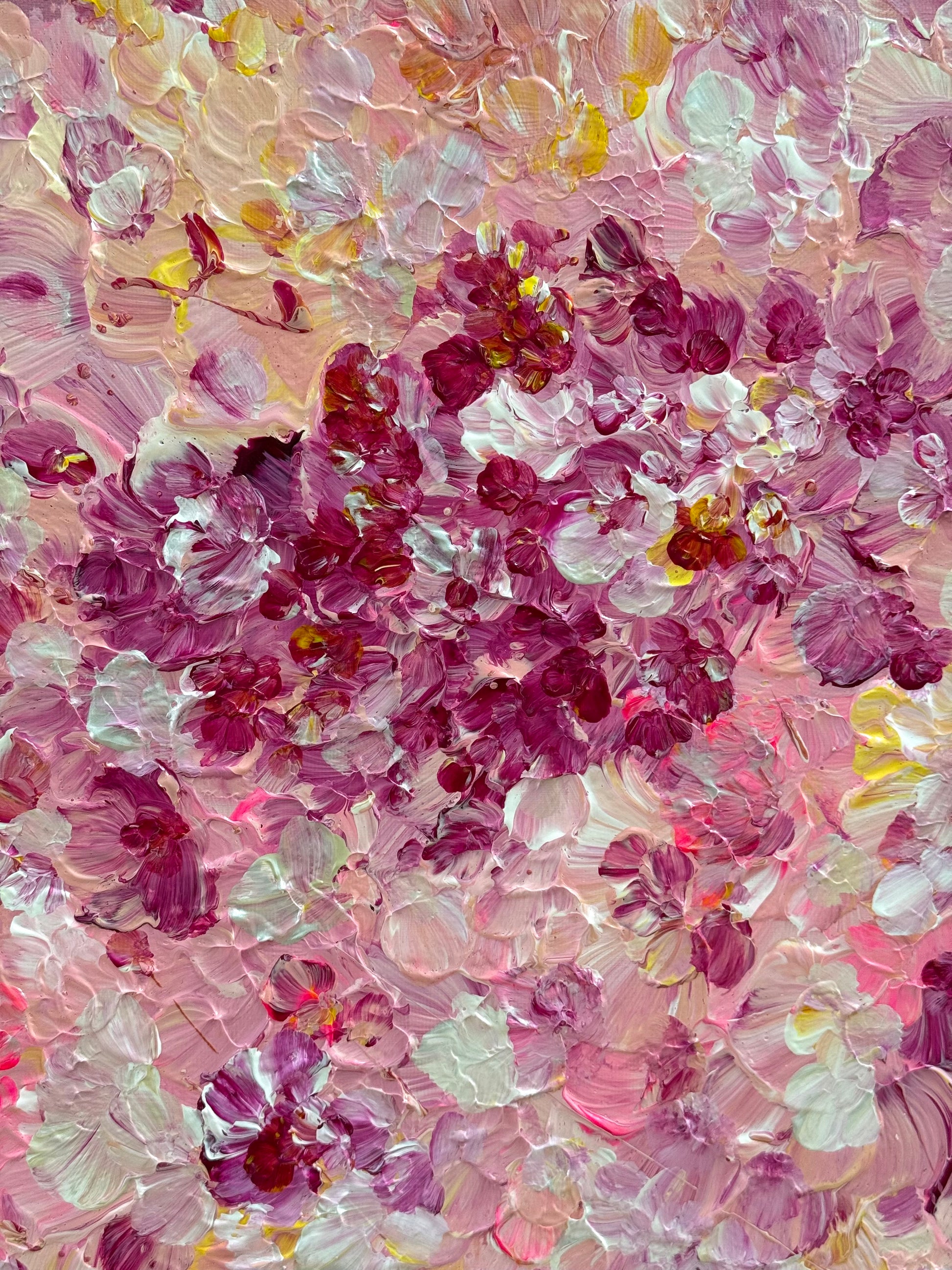 Detailaufnahme von FLORALS #13 mit sichtbarer Textur, florale Acrylstruktur in Rosa, Pink und Beere