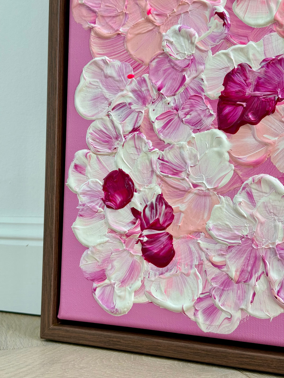 "FLORALS #24" - florales abstraktes Auftragskunstwerk in Pink- und Beerentönen (verkauft)