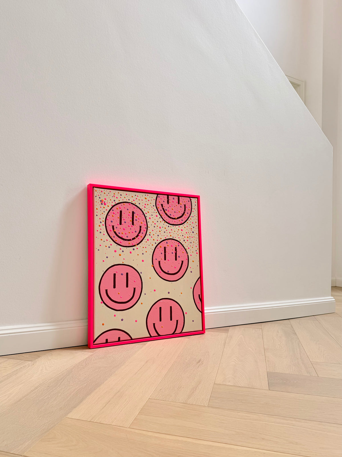 „HAPPY #29“ – rosa Happy-Face Acrylbild im neonpinken Rahmen (verkauft)