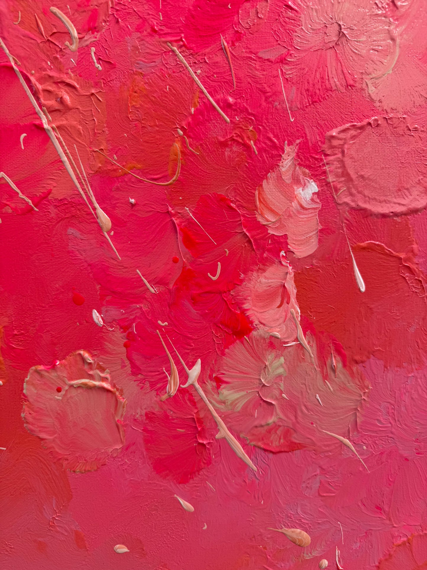 Pinke abstrakte Kunst mit strukturierter Oberfläche und Glanz, Detailaufnahme eines handgemalten Acrylbildes in Pink und Orange