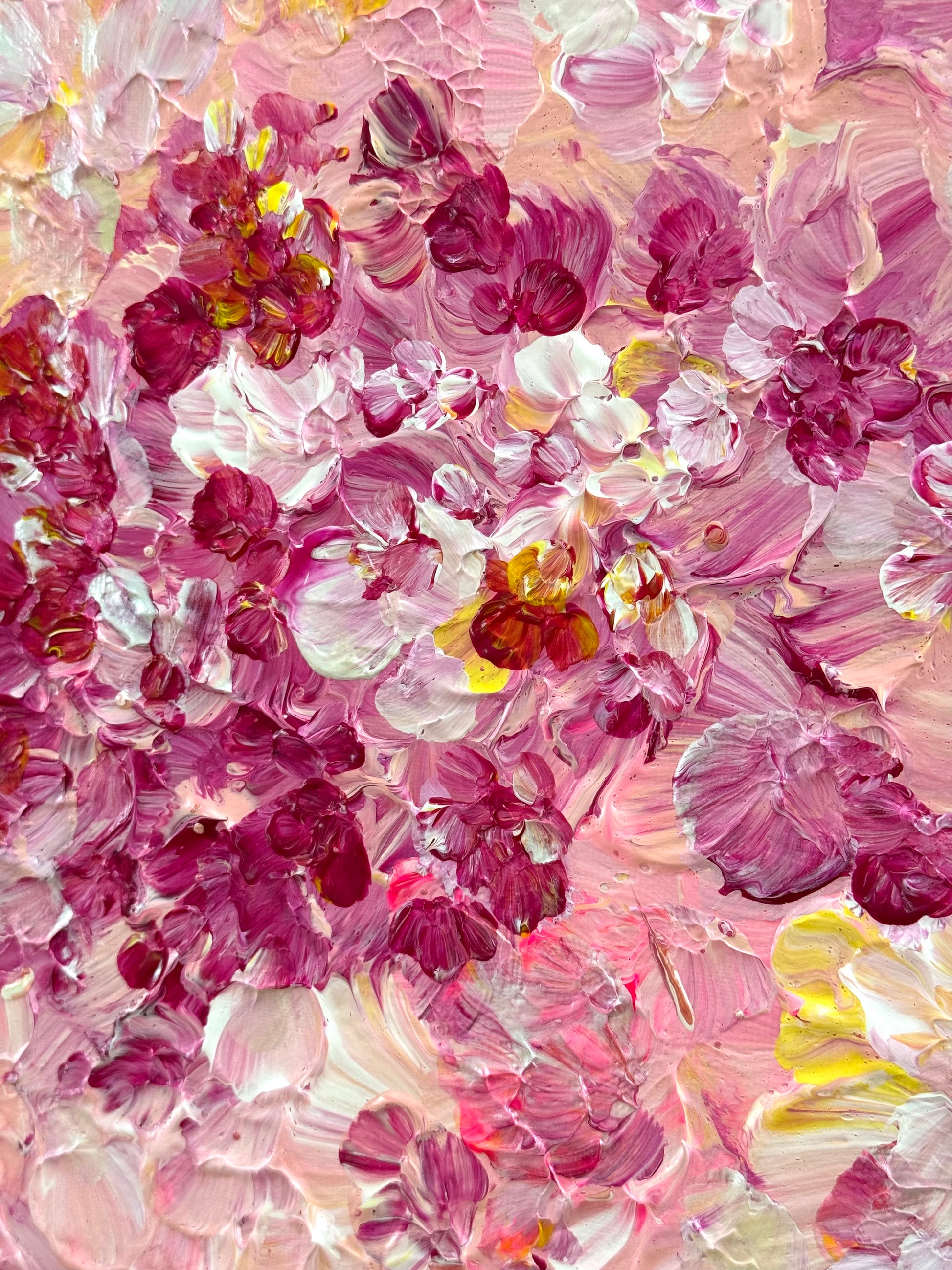 Detailaufnahme von FLORALS #13, abstrakte florale Textur in Pink, Rosé und Creme mit sichtbaren Pinselstrukturen