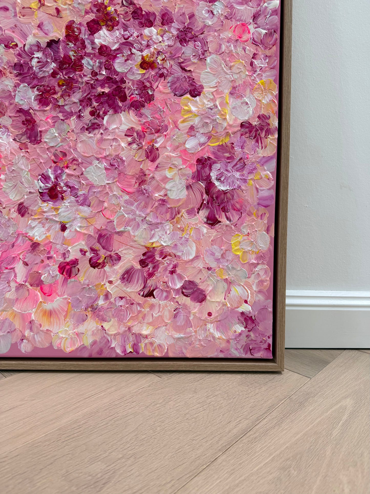 Detailaufnahme FLORALS #13 mit leuchtenden Pink- und Rosé-Akzenten, abstrakte florale Textur