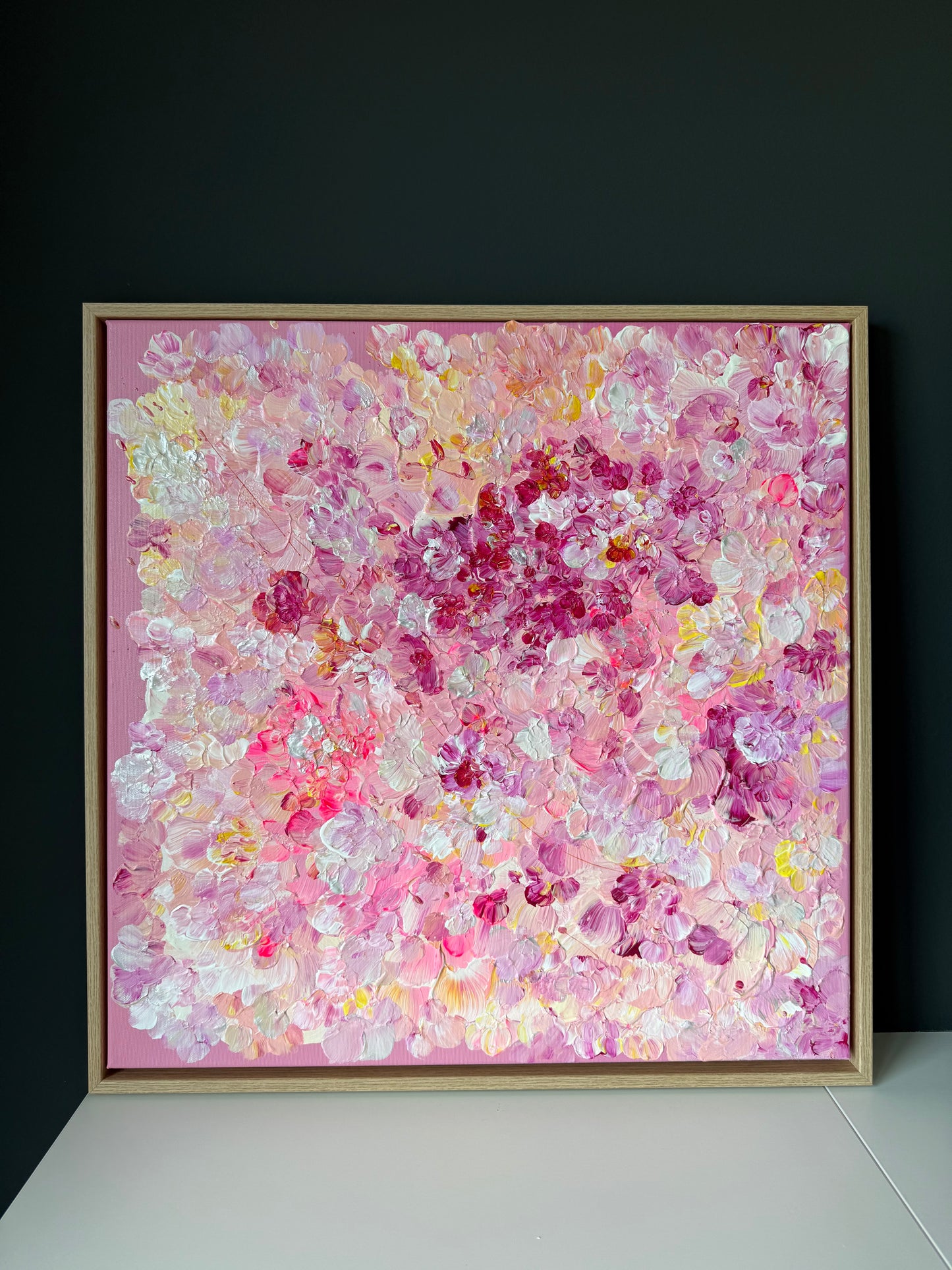 Frontale Detailansicht FLORALS #13, abstrakte Blütenstruktur mit sichtbarer Textur