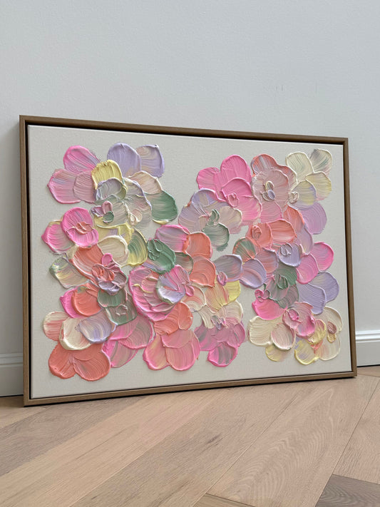 Florales Acrylbild FLORALS #20 auf roher Leinwand mit Strukturpaste in Pink, Flieder, Salbei und Apricot im Eiche Rahmen.