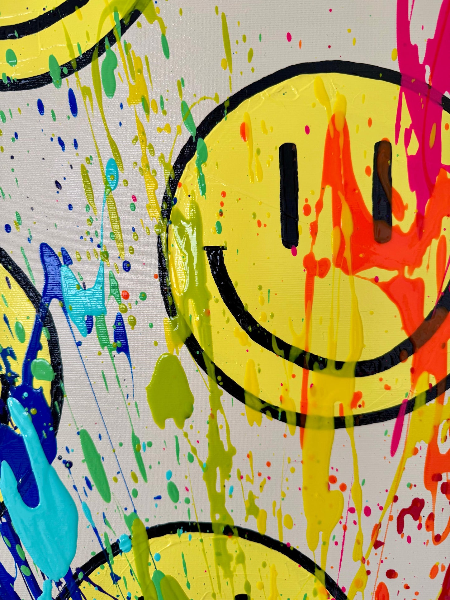 Detail der bunten Farbstruktur und Farbspritzer im Smiley Acrylbild HAPPY #11.