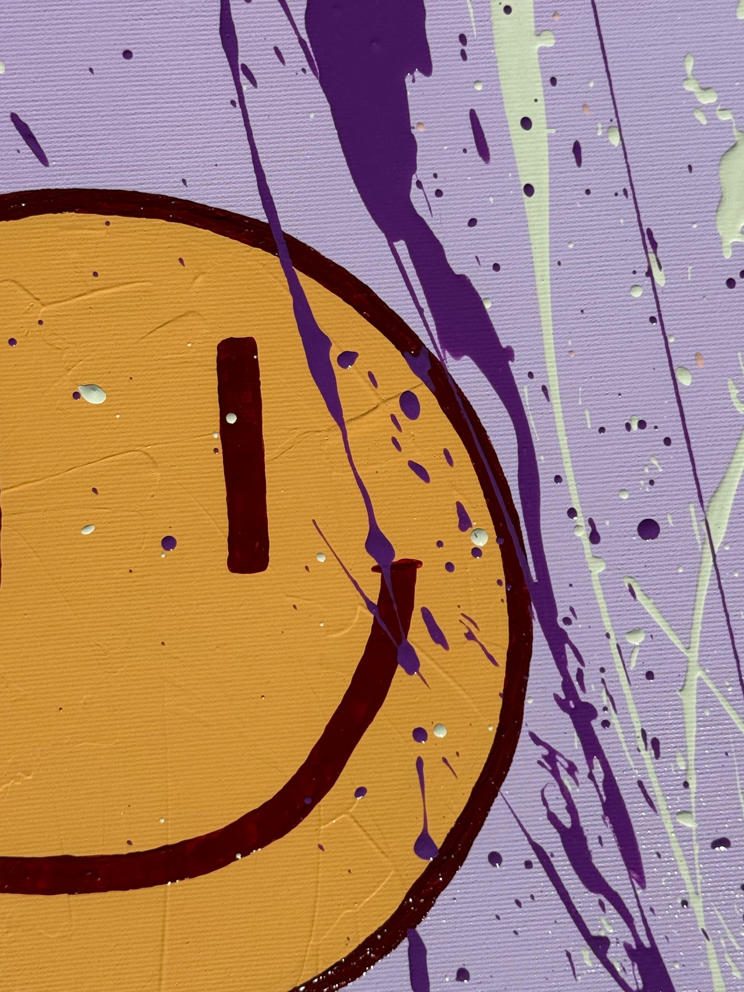 Detailaufnahme eines Smileys von HAPPY #16 mit strukturierter Acryloberfläche, dynamischen Farbspritzern und sichtbarer Textur.