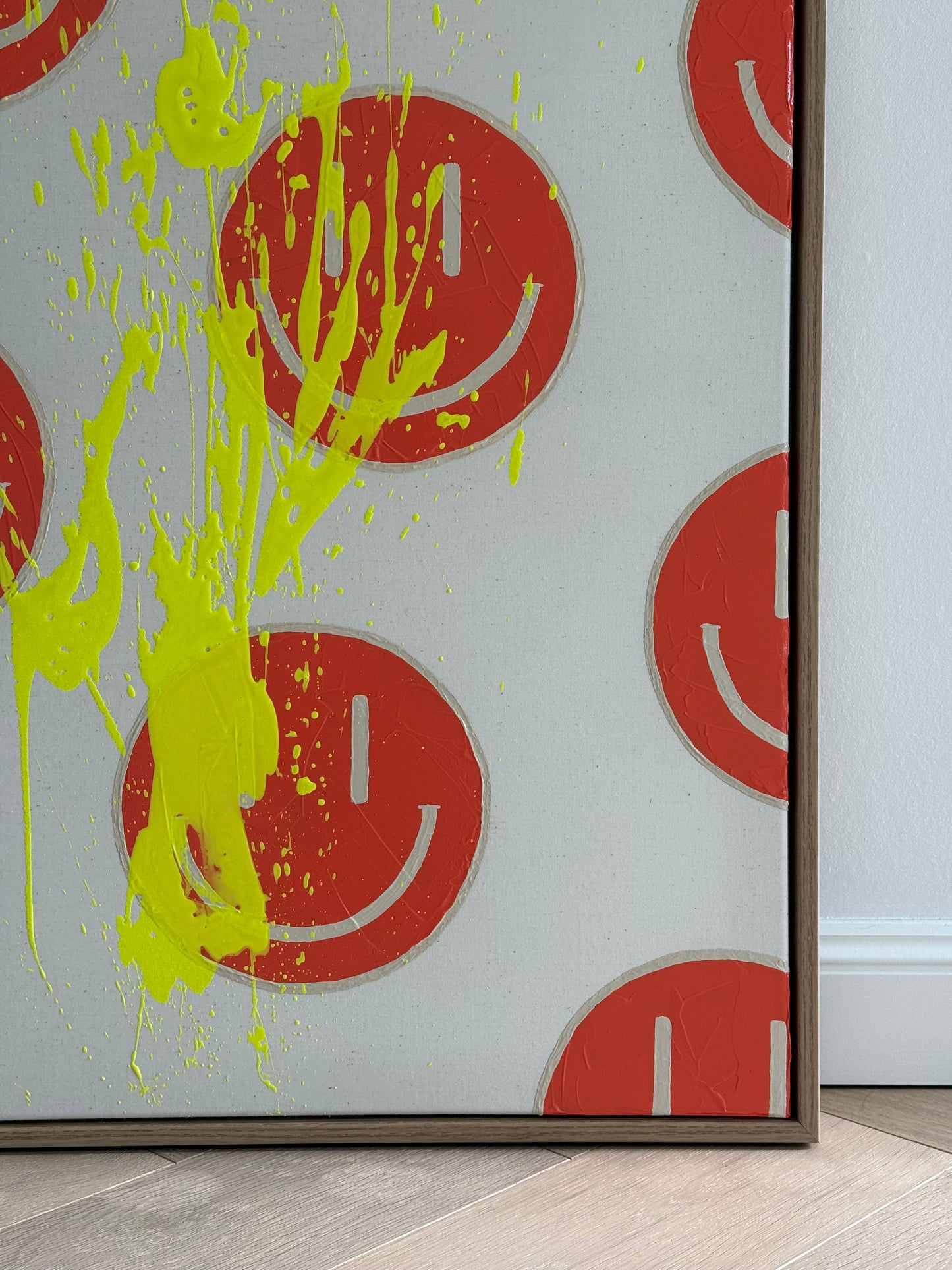 Detailaufnahme des neongelben Farbspritzers auf HAPPY #18, abstraktes Acrylbild mit sichtbarer Textur und glänzenden Highlights