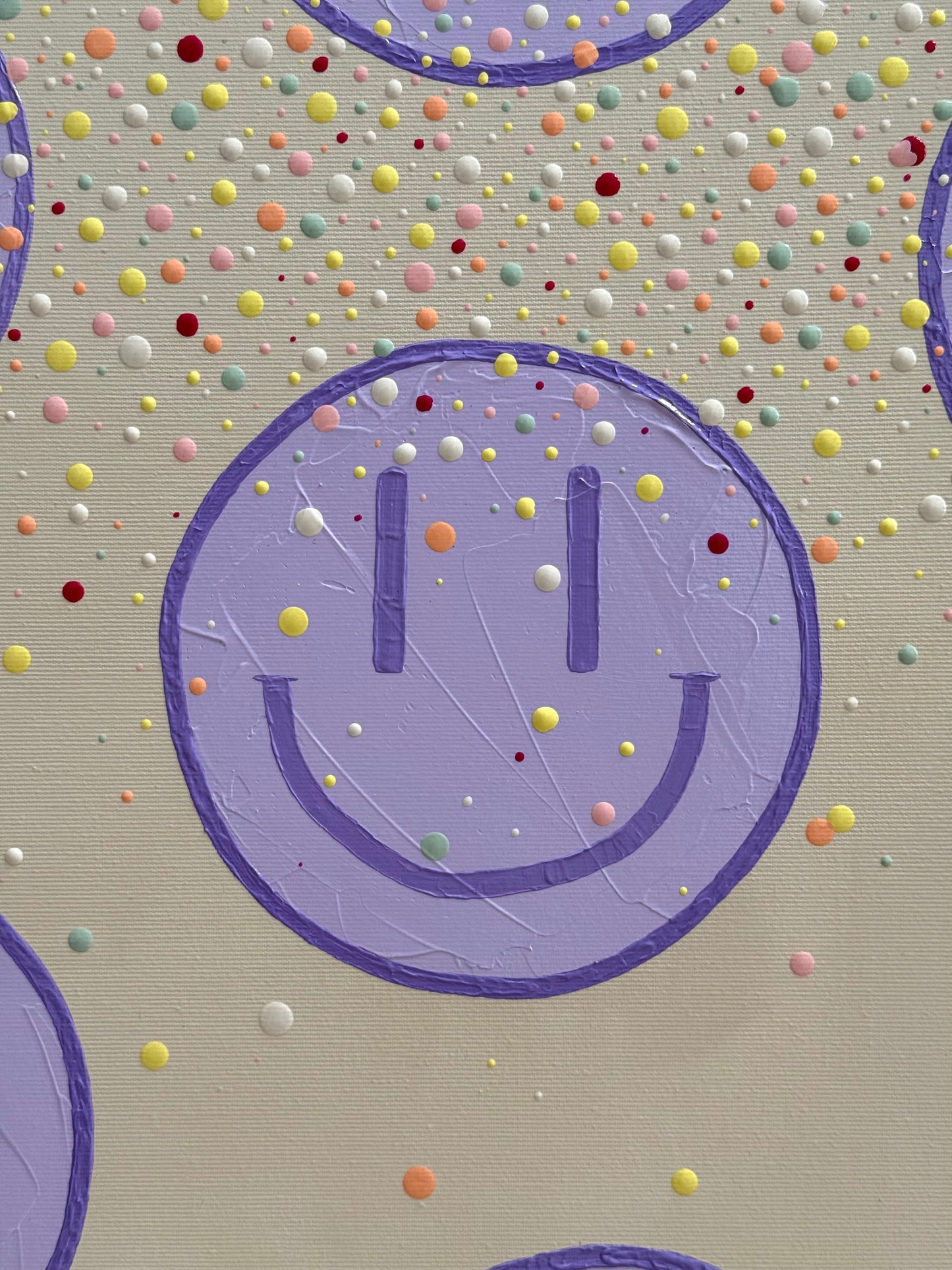 Detail des oberen Bildbereichs von HAPPY #27 mit dicht gesetzten Acrylpunkten in Hell-Zitronengelb, Apricot, Rosa, Salbei, Offwhite und Beere.