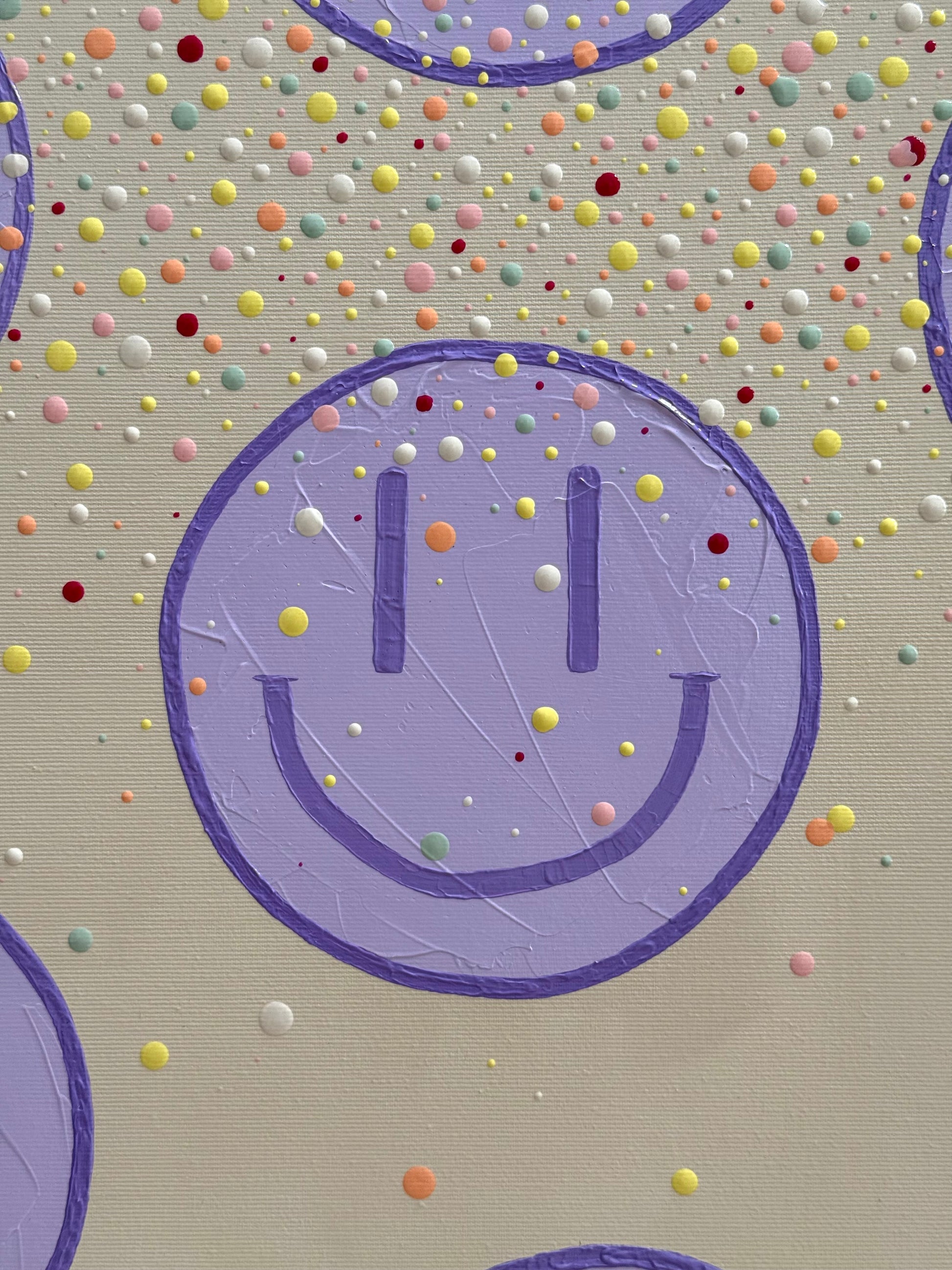 Detail des oberen Bildbereichs von HAPPY #27 mit dicht gesetzten Acrylpunkten in Hell-Zitronengelb, Apricot, Rosa, Salbei, Offwhite und Beere.