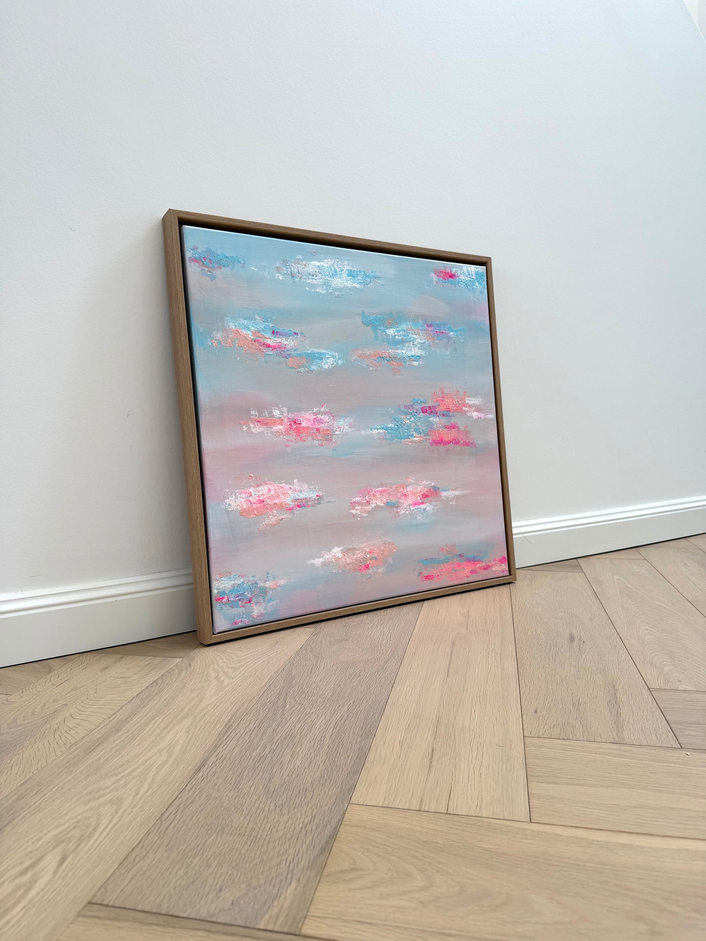 Modernes abstraktes Acrylbild in Blau Rosa Pastell mit Gel Medium Textur, schräger Blickwinkel